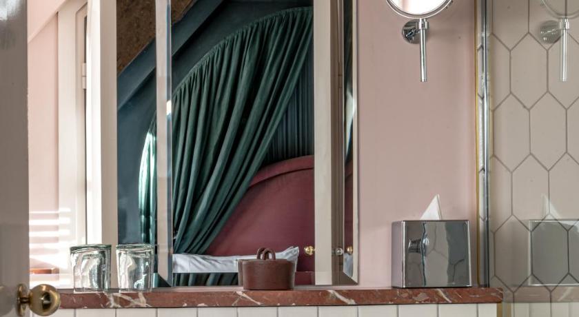 Image of Parisian Eaves 14