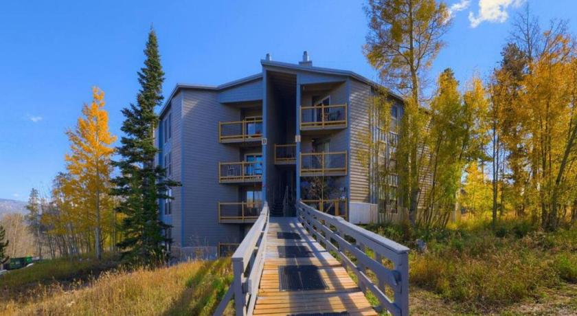 Pet Friendly With A Fireplace A Pool Near Mountain Biking And Skiing