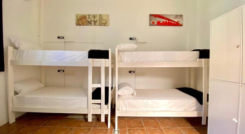Ảnh của Giường Trong Phòng Ngủ Tập Thể Cho Cả Nam Và Nữ 6 Giường (Bed in 6-Bed Mixed Dormitory Room) 0