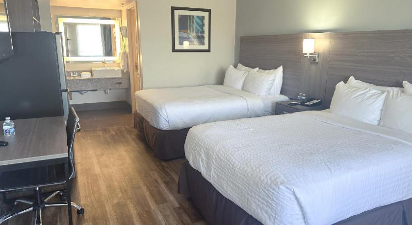Image of 2 Double Beds, Nonsmoking 4