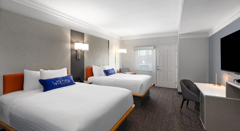 Image of 2 Queen Beds, Mobility/Hearing Accessible Room, Tub w/ Grab Bars, Non-Smoking 4