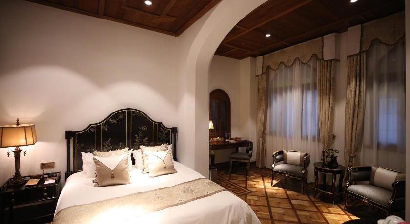 Image of Moller Elegant Room - 2 Breakfast & Welcome fruits and snacks & Free mini-bar drinks on the first day && executive lounge treatment for two 4
