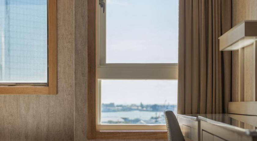 Image of Deluxe Quadruple Room 8