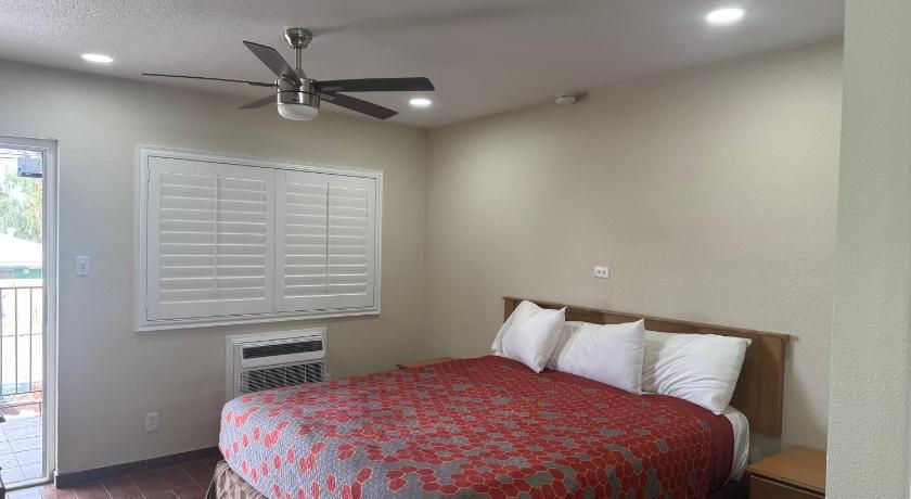 ブローリー (CA) Townhouse Inn and Suites 3つ星 宿泊施設 プール