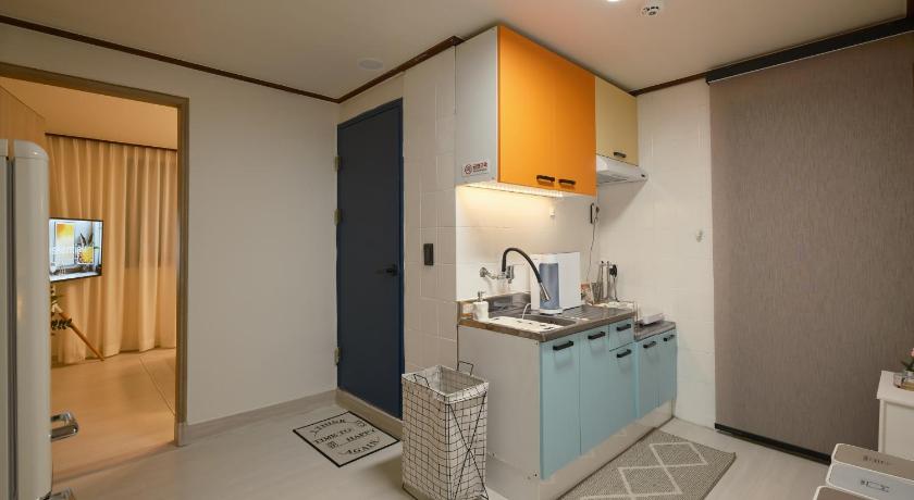 Seoul Walking Distance to Sindorim Station, 3 Rooms, 4 Queen Beds, 2 Bathrooms, 1 Minute to Yeongdeungpo S 4-Star Accommodation exterior