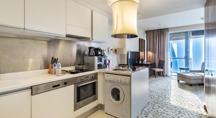 SuperHost EMAAR Residences Fashion Avenue - image 5