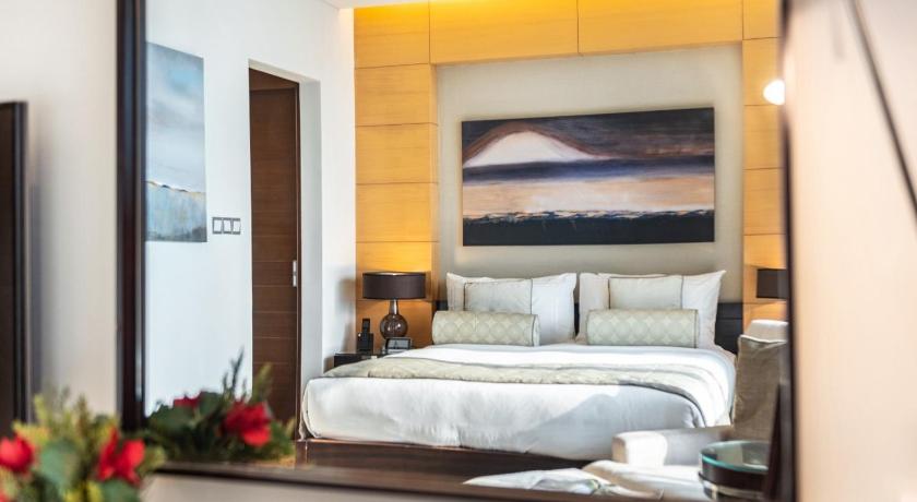 SuperHost EMAAR Residences Fashion Avenue - image 8