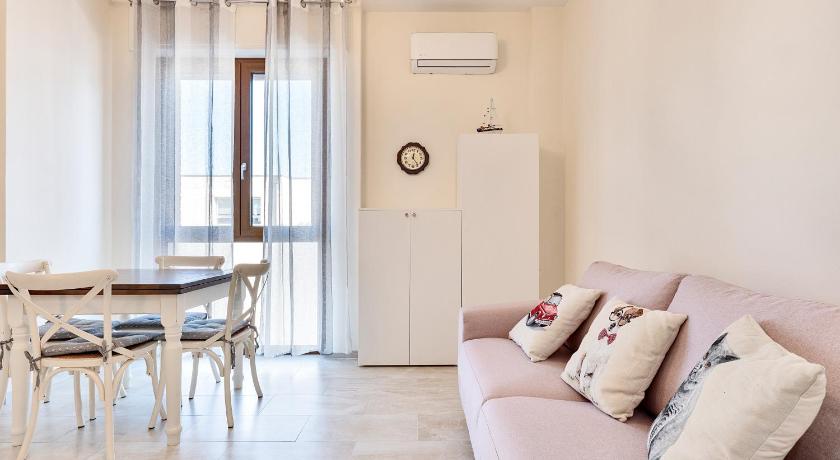 GOLDEN LUXE - Sunny Apartment Near the Sea
