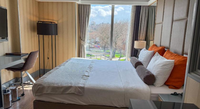 Image of King Suite with Sea View 15