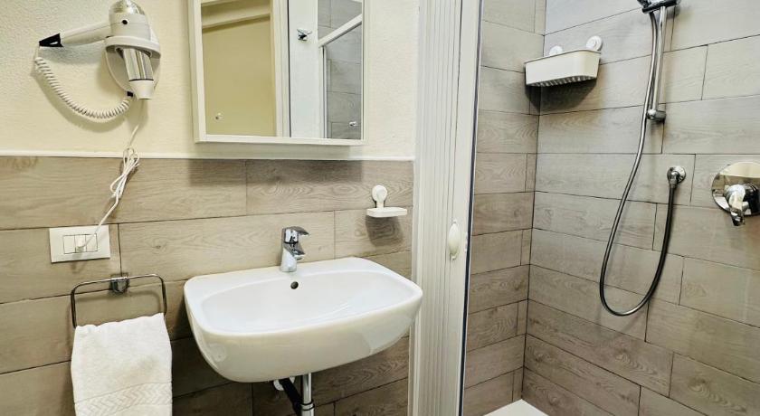 摩德纳 Giardini B&B 4星级 民宿 泳池