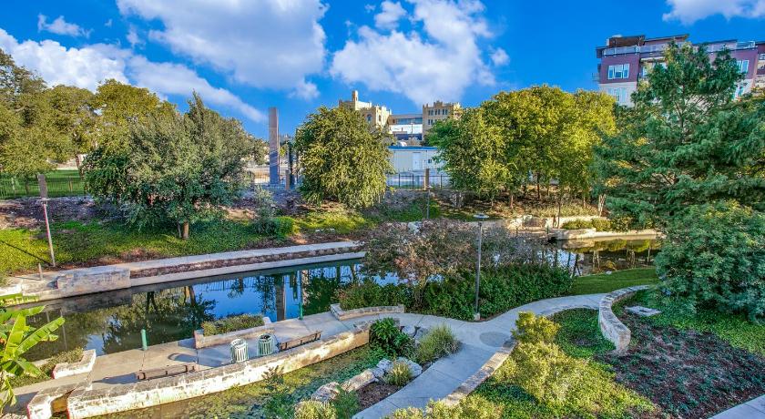サンアントニオ San Antonio Fiesta Condo on Riverwalk wKing Ste 5つ星 宿泊施設 外観