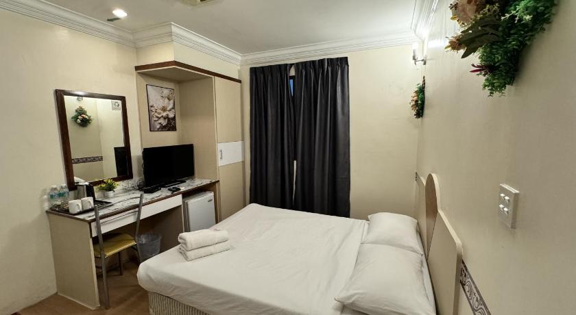 Image of Standard Queen 9