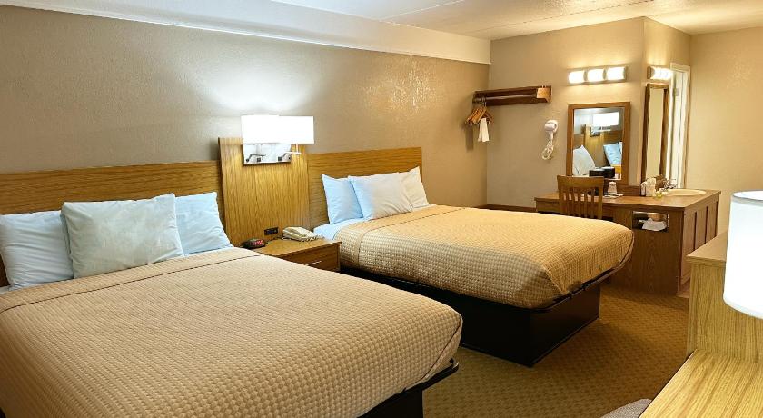Image of Queen Room with Two Queen Beds - No pets 5