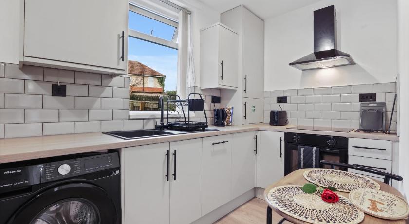 3-Bed Newcastle Home Near Airport & City Centre Free Parking