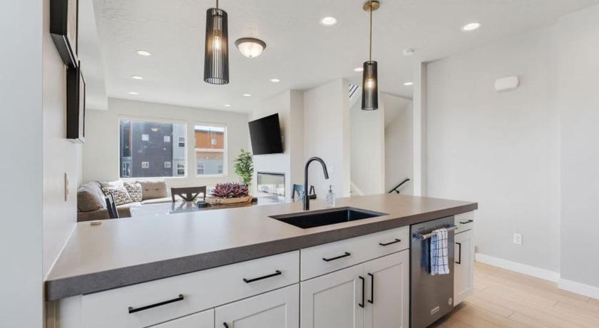 シルバーサミット (UT) Silver Creek Townhome with Hot Tub l Poppy 4つ星 宿泊施設 眺望