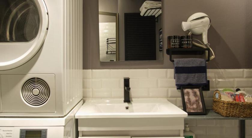 Modern & Cozy Apartment Close to City Center - image 9