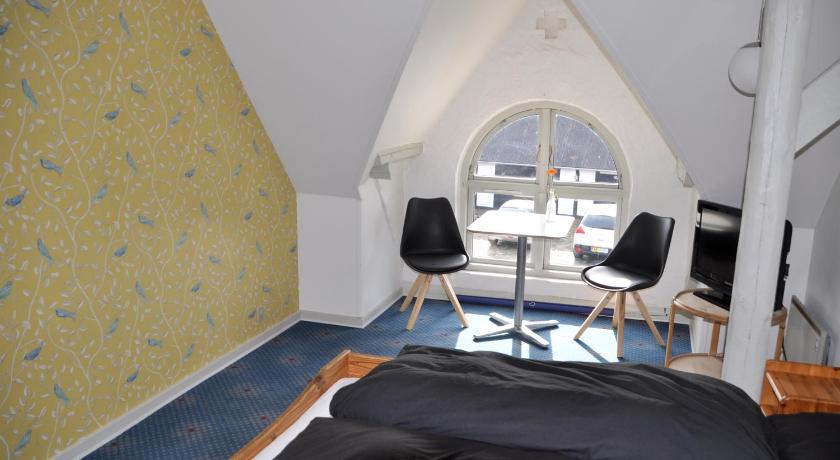 Image of Double or Twin Room with Shared Bathroom 3