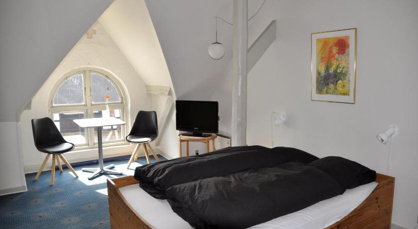 Image of Double or Twin Room with Shared Bathroom 0