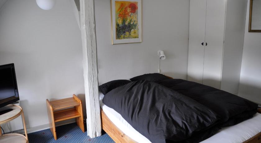 Image of Double or Twin Room with Shared Bathroom 1