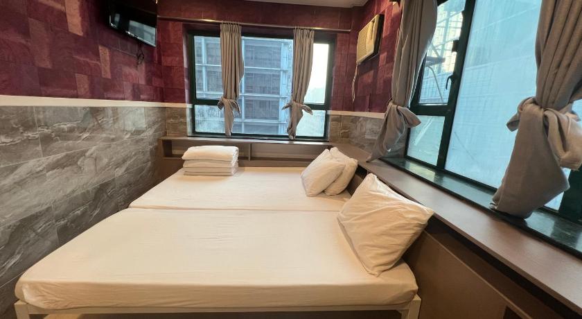Image of Twin Room with Private Bathroom 1