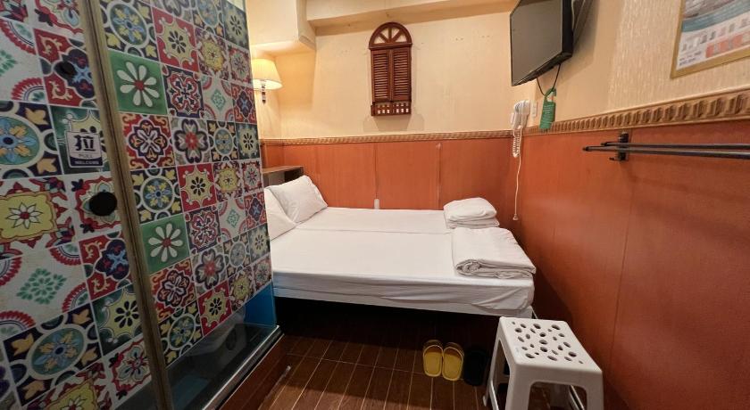 Image of Twin Room with Private Bathroom 5