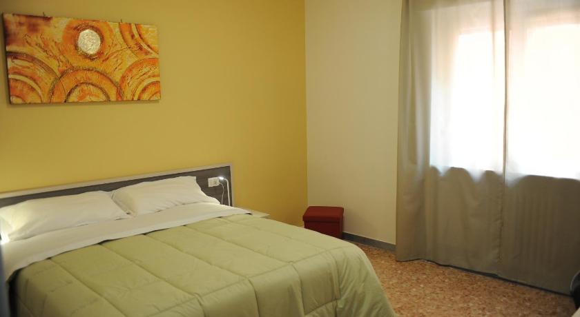 Image of Deluxe Double or Twin Room 5