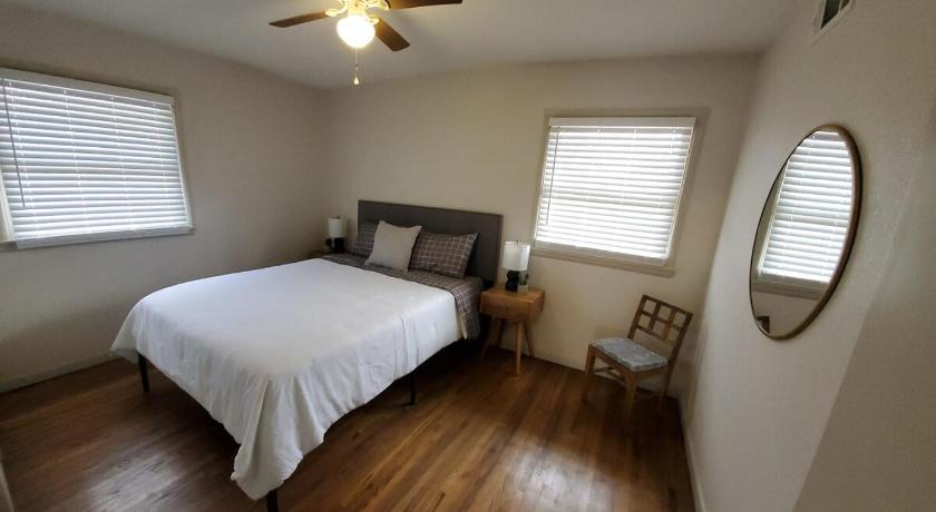 ウィチタ South Side Chic 3Br 1Ba 10mn to McConnell Spirit 3つ星 宿泊施設 客室