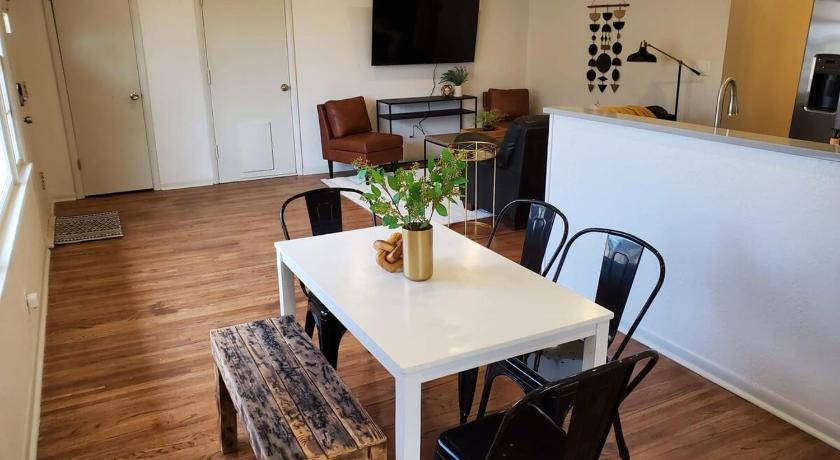 ウィチタ South Side Chic 3Br 1Ba 10mn to McConnell Spirit 3つ星 宿泊施設 外観