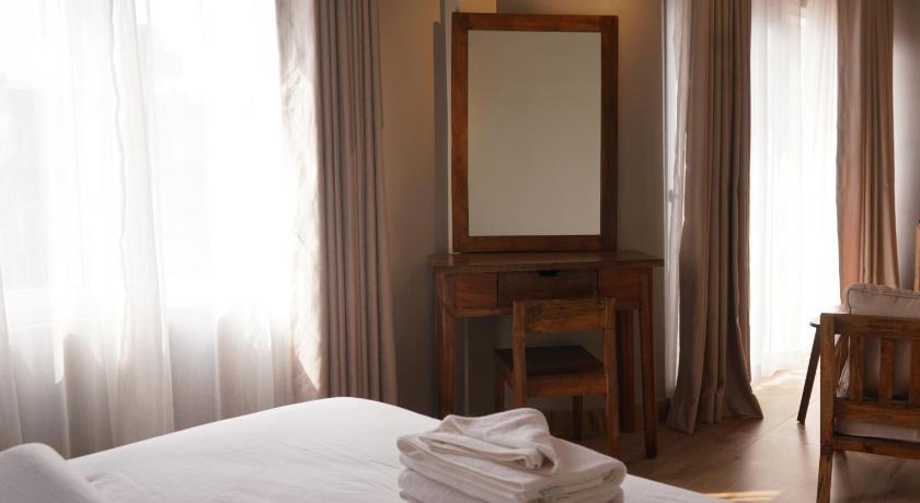 Image of King Room with Balcony 4
