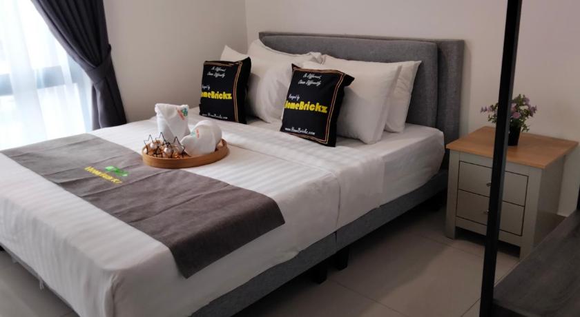 Stylish 3BR Sentul by HomeBrickz - image 10