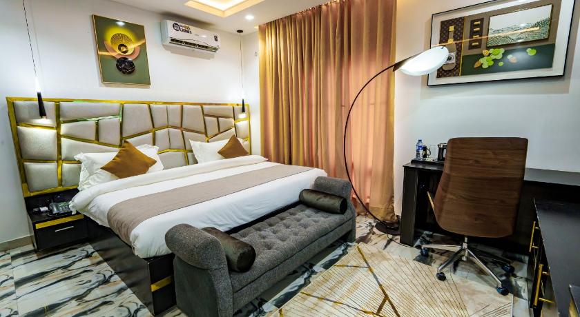 Roston Hotels