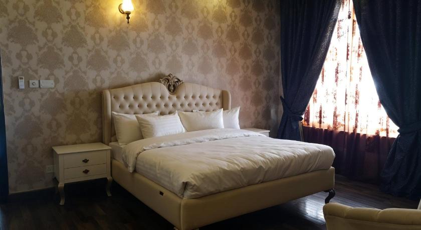 Luxus Gold Villa Near Airport & DHA Raya - main image