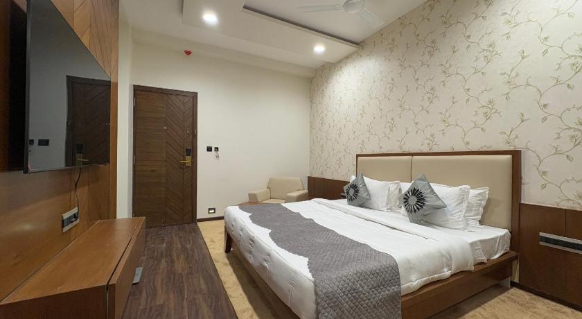 Pam Premium Hotel Vadodara