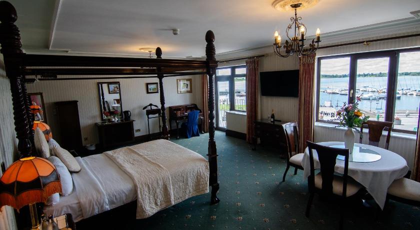 Image of Deluxe Suite with Spa Bath 1