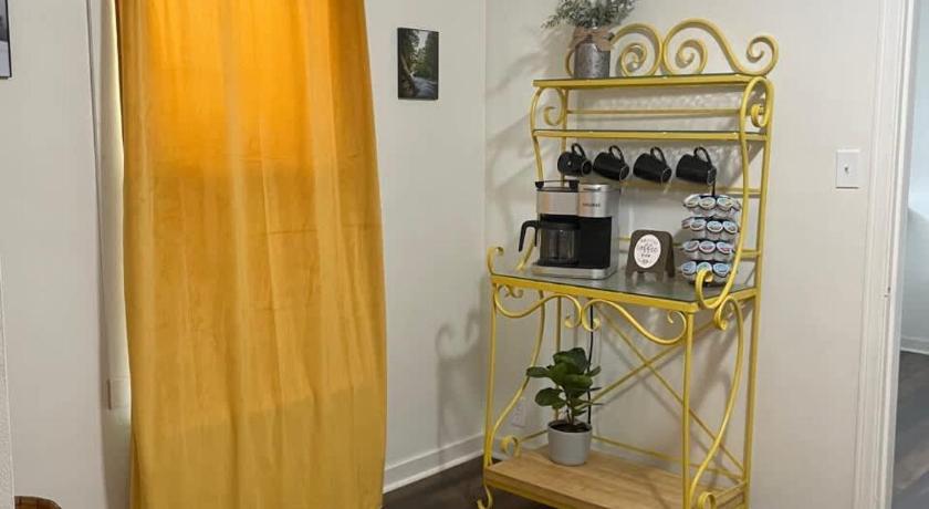 艾恩伍德 (MI) Downtown Yellow Room at Villages on Aurora 4星级 住宿 餐厅