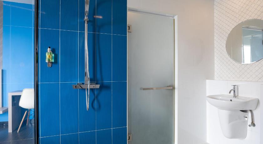 Image of Deluxe Suite with Sea View 2