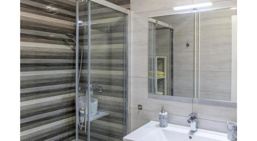 Comfortable apartment in Umag with parking space - image 16