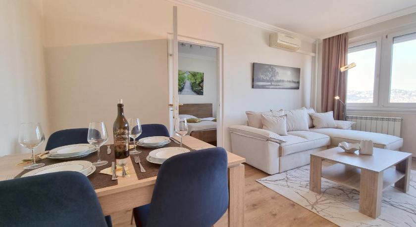 Duna View Apartment - image 7