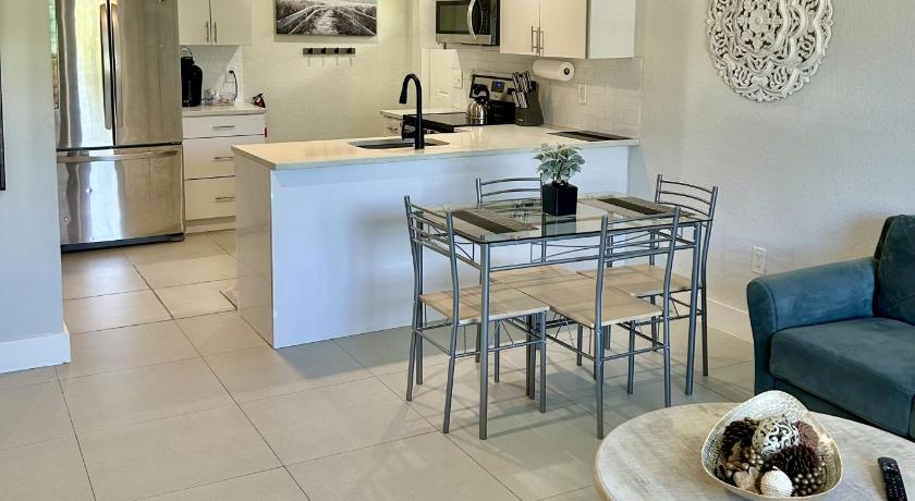 Close to everything! Perfect basecamp for WPB