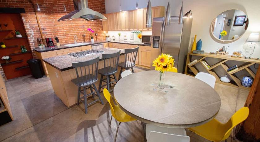 덴버 (CO) Trendy Modern Loft in Rino Art District 4성급 숙소 수영장