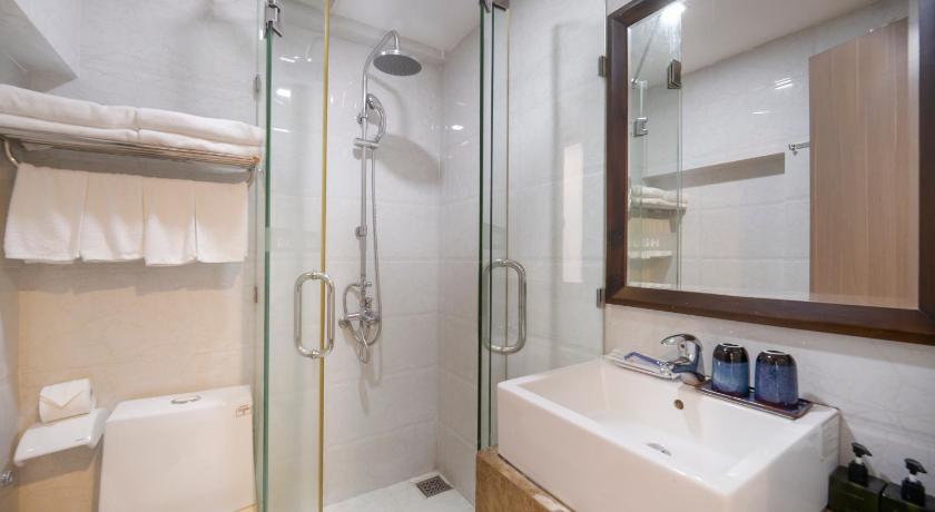 Image of Deluxe Twin Room - Non-Smoking 2