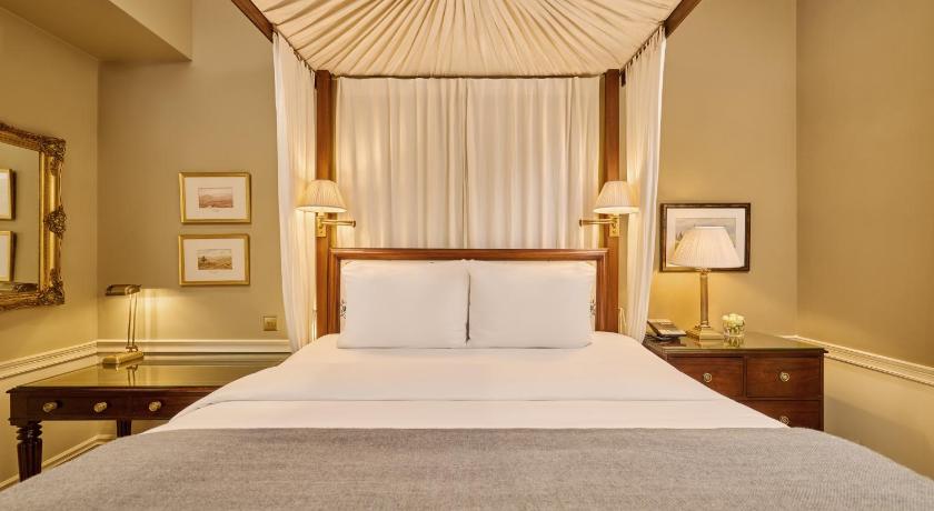 Image of Roseate Junior Suite 8