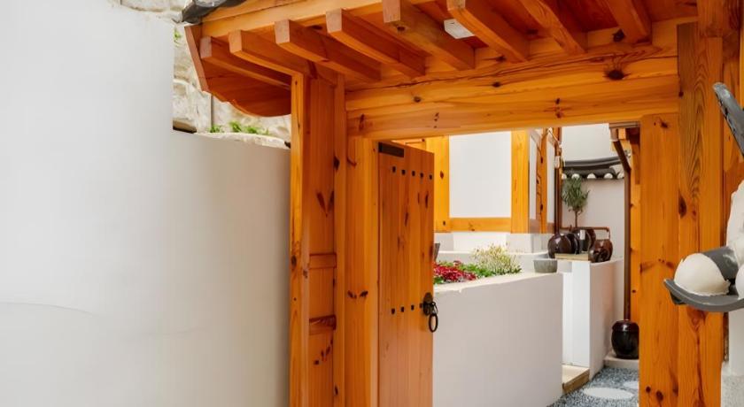 ソウル Numaru Stay - Luxury Private Hanoks in Seochon, Seoul 4つ星 ホテル プール