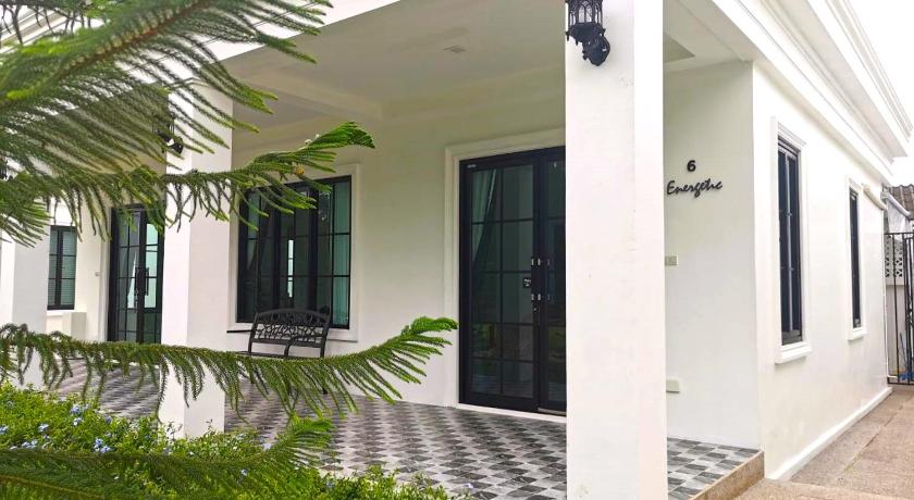 クラビ Tarn Villa Krabi 4つ星 ホテル レストラン