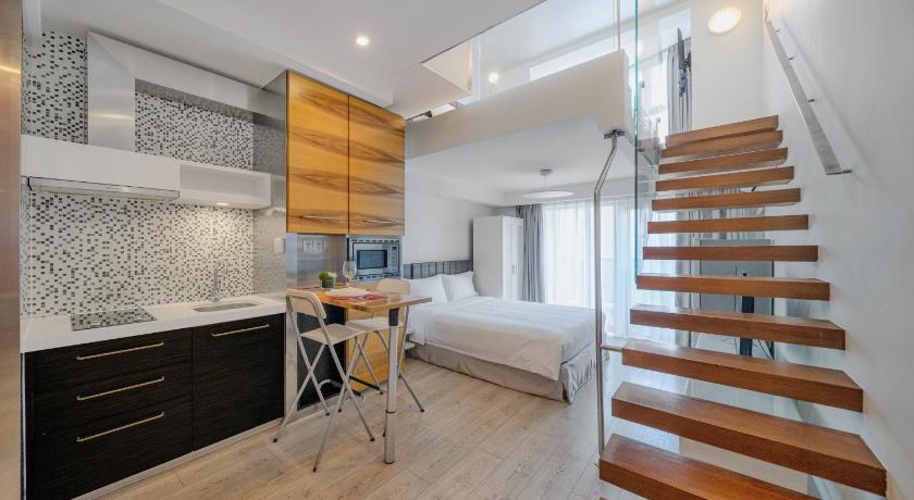 Image of Loft Studio Deluxe Twin 1