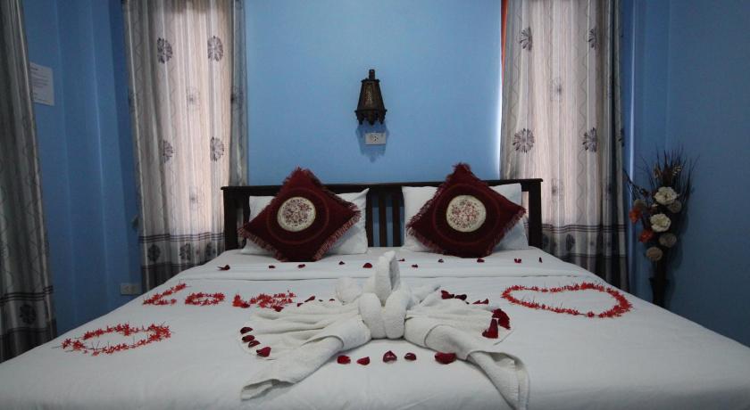 Image of Standard Double Room with Air Condition 12