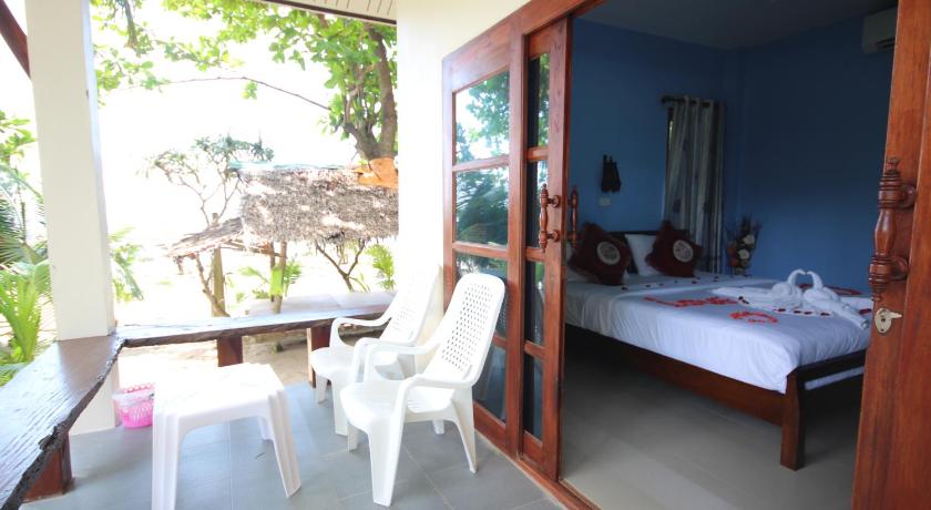 Image of Standard Double Room with Air Condition 7