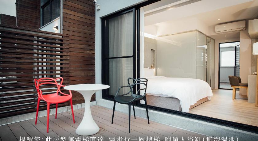 Image of Classic Double Room with Bathtub 5