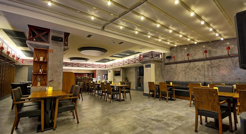 Samir Deluxe Hotel - image 2