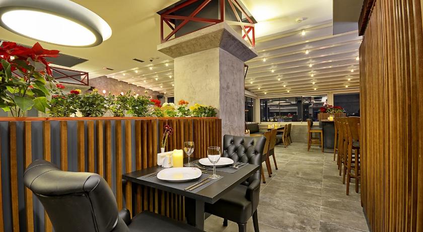 Samir Deluxe Hotel - image 4